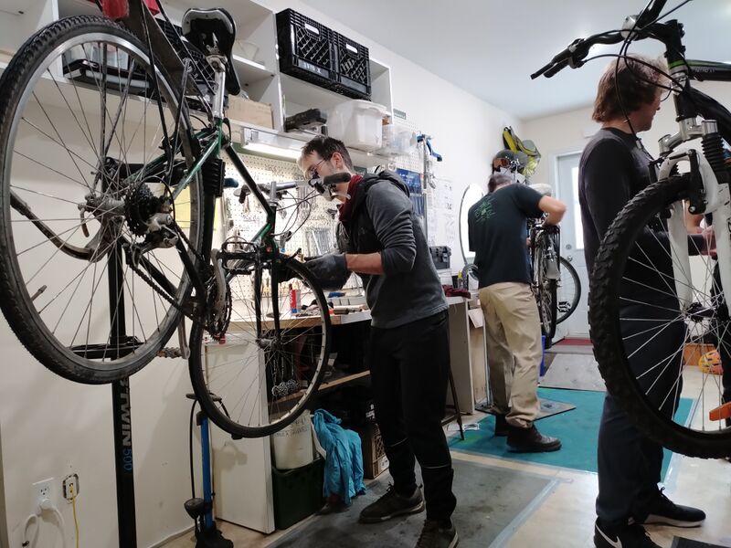 Fichier:Atelier de velo interieur en action.jpg